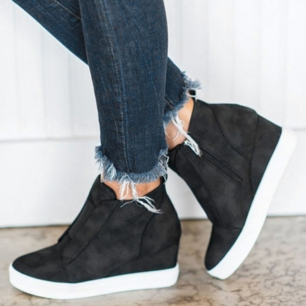 Black wedge sneakers